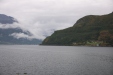 Blick von der Fähre über den Lyngenfjord